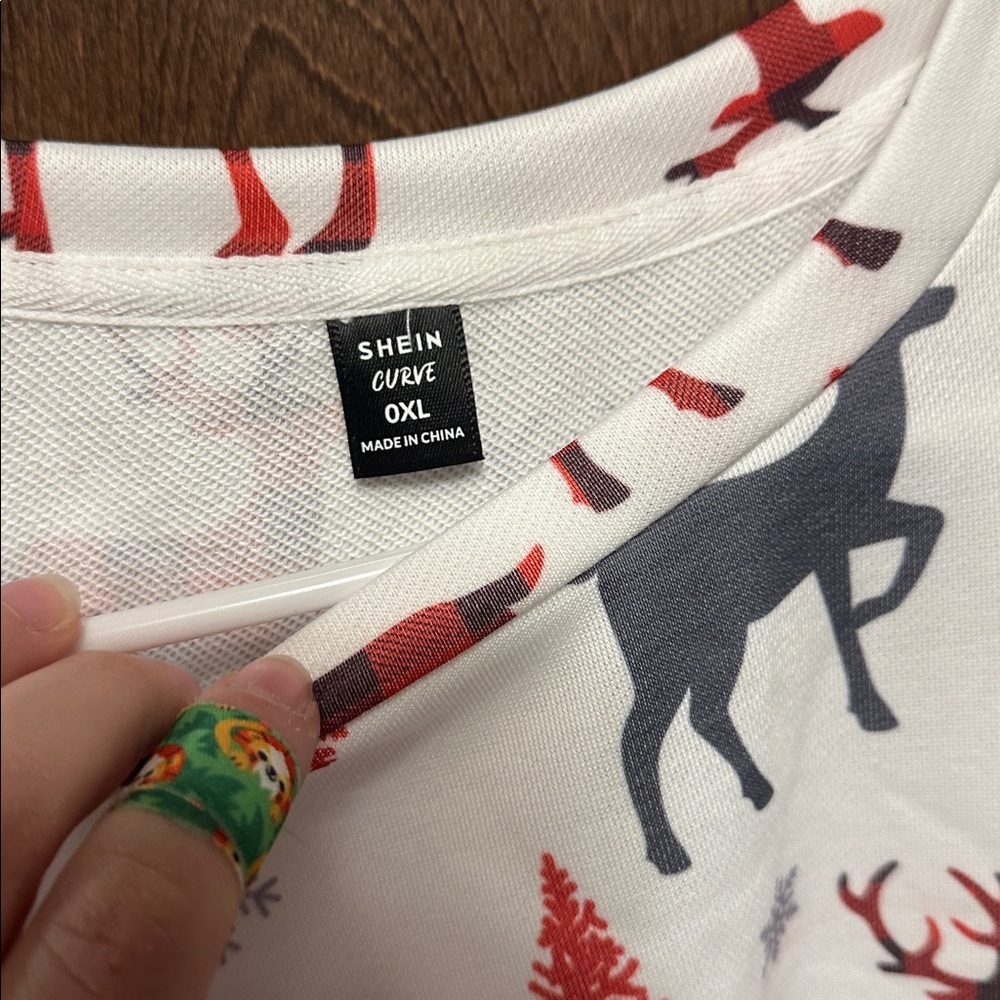 NWOT SHEIN reindeer Christmas sweatshirt - Picture 2 of 6